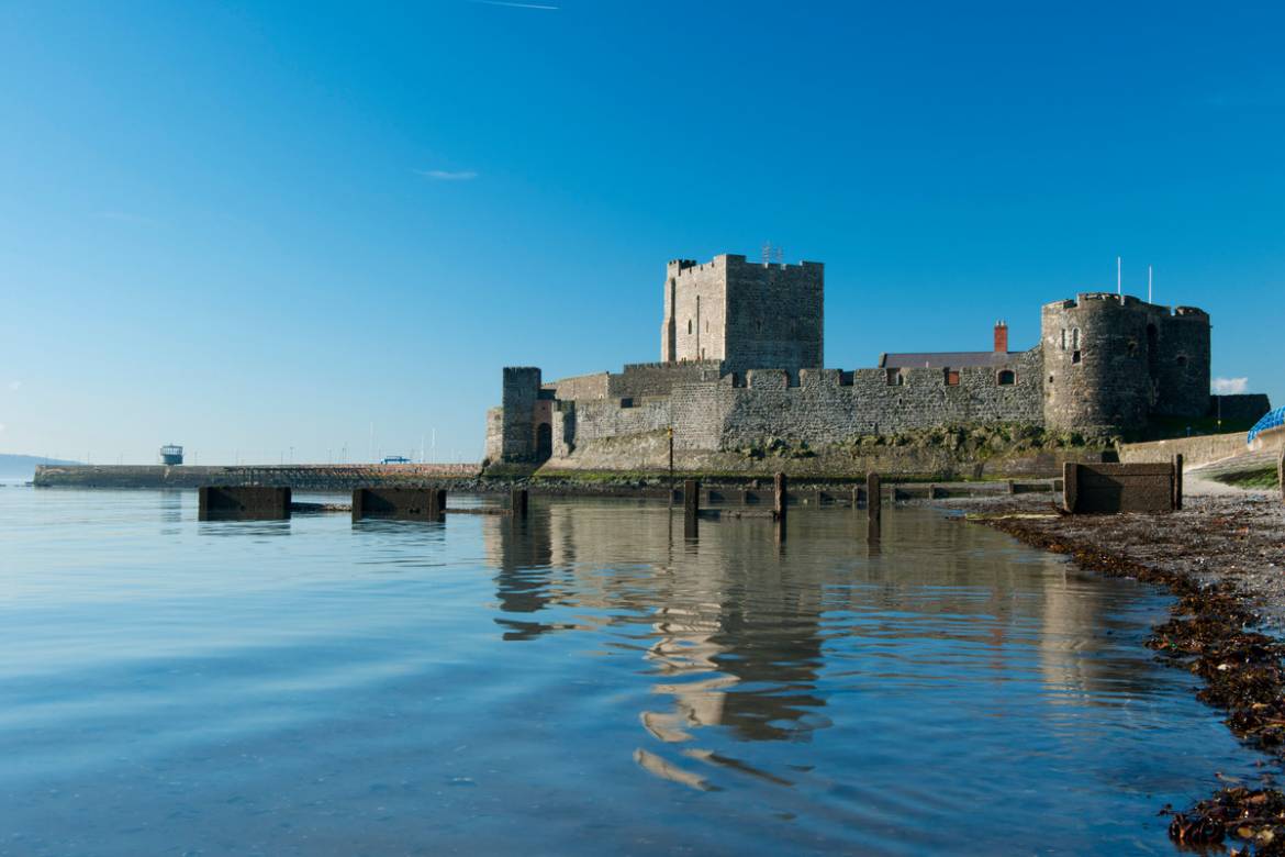 Giant's Causeway Antrim coast and the famous Carrickfergus castle tour (4 hours) For Groups